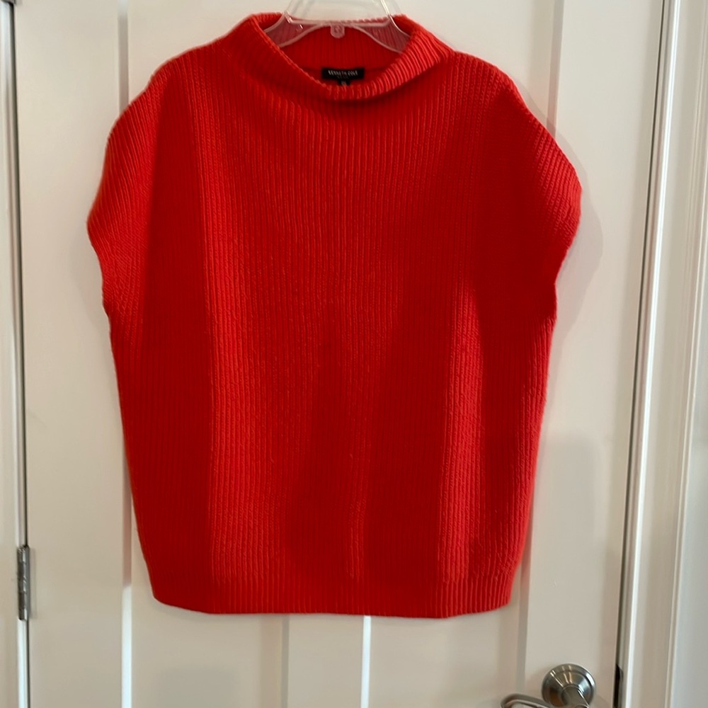 Kenneth Cole New York Sleeveless sweater large